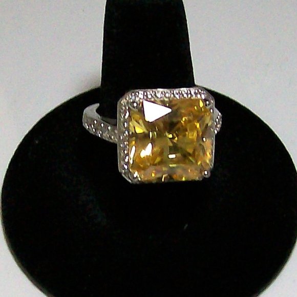 NWOT Canary Yellow Cocktail Ring - Picture 2 of 6